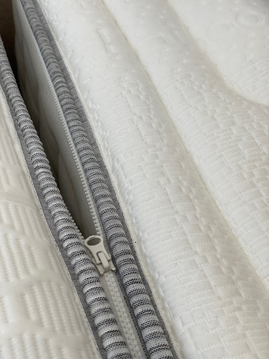 Two-piece mattress with connecting pull